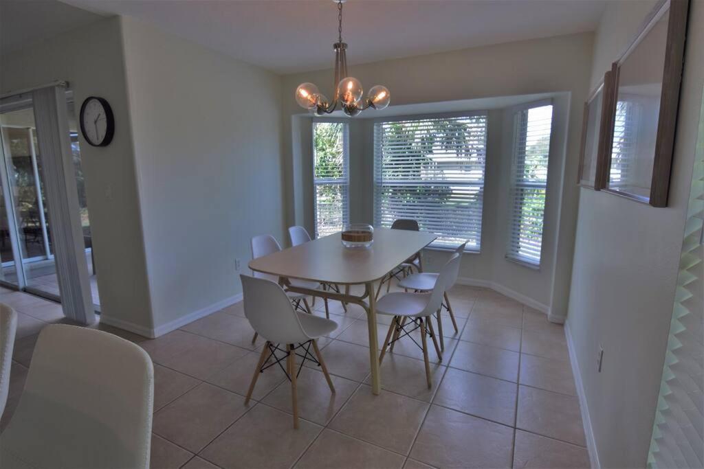Florinda 3bdr/2bth 2car Garage With New Pool Casa de Férias Sarasota