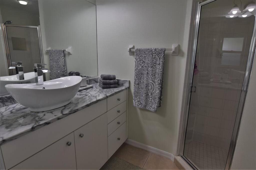 Florinda 3bdr/2bth 2car Garage With New Pool *