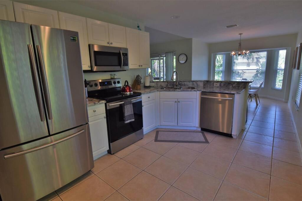 Florinda 3bdr/2bth 2car Garage With New Pool Casa de Férias Sarasota