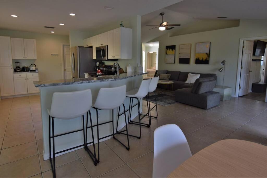 Florinda 3bdr/2bth 2car Garage With New Pool
