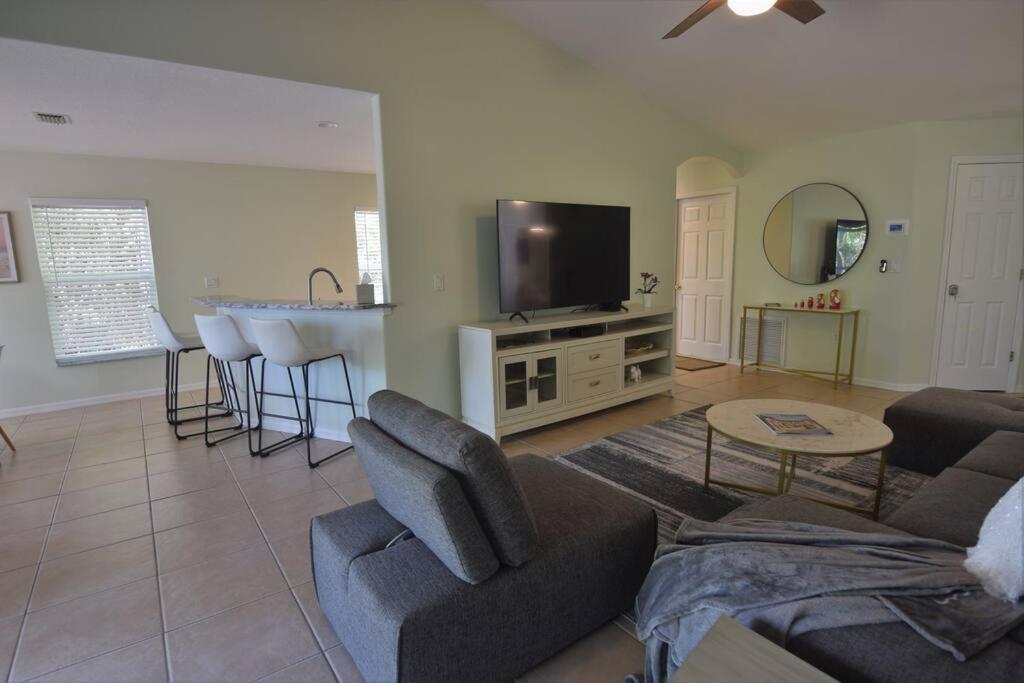 Florinda 3bdr/2bth 2car Garage With New Pool Holiday home *